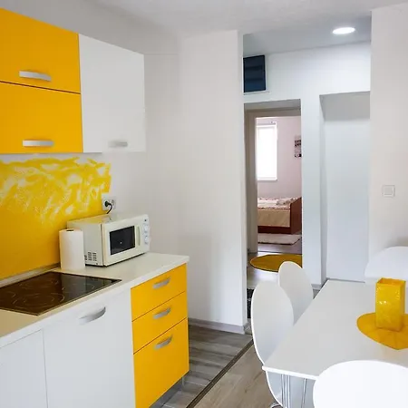 Admira Apartment *